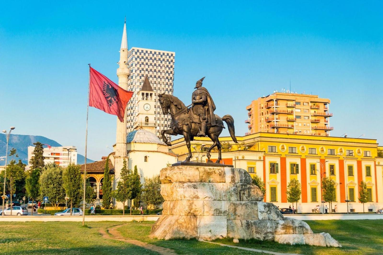 Grace Apartment City Center Tirana Bagian luar foto